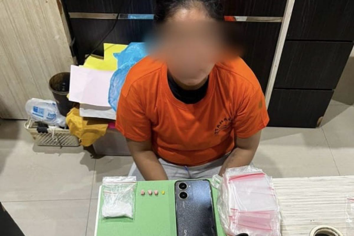 Indo Bokep Wanita di Pekanbaru sembunyikan sabu di kemaluan