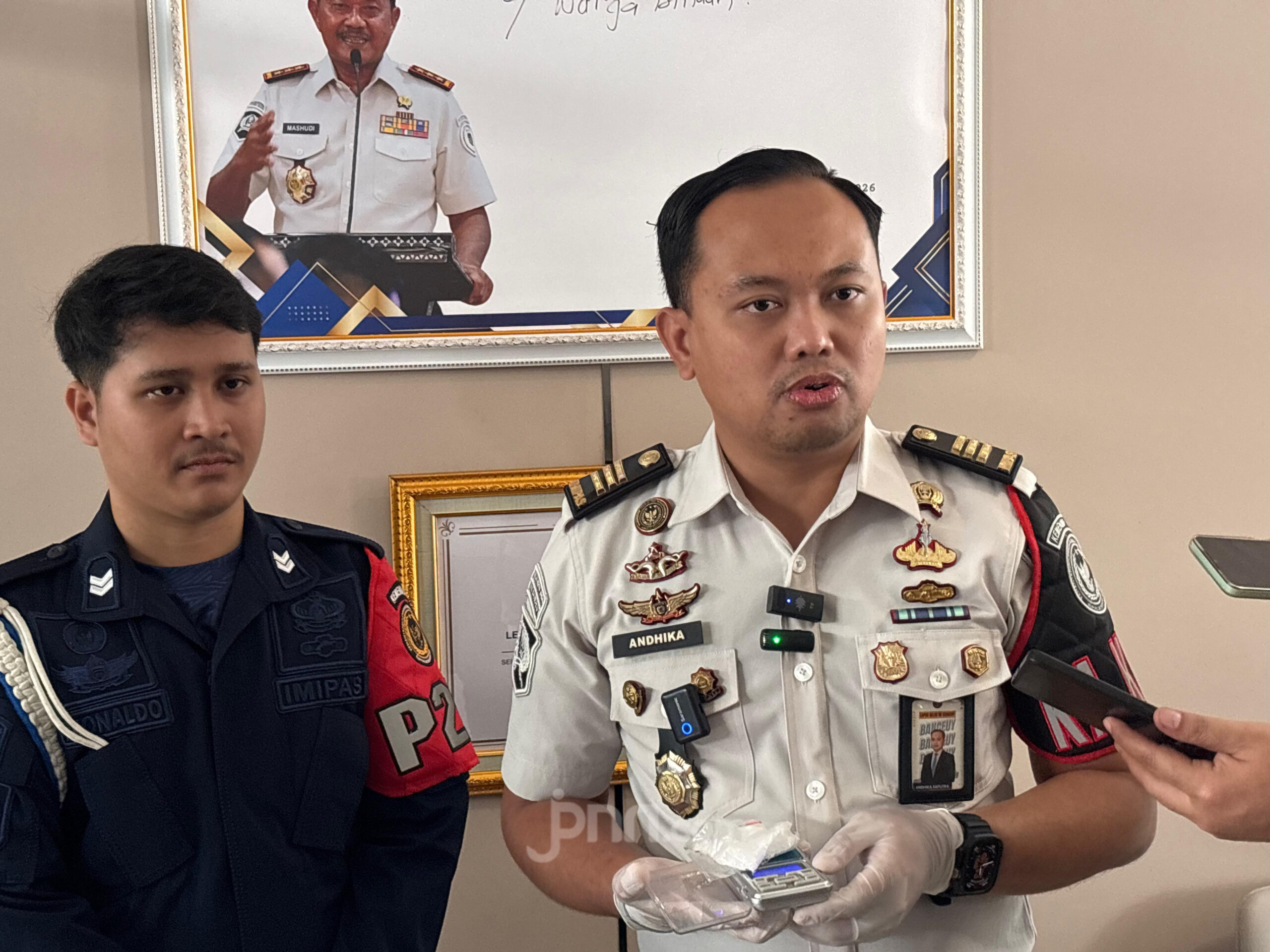 Indo Bokep Pengunjung Lapas Bimbang diinvestigasi Petugas, ternyata Eksis Sabu-Sabu di tidak terpencil Kemaluan