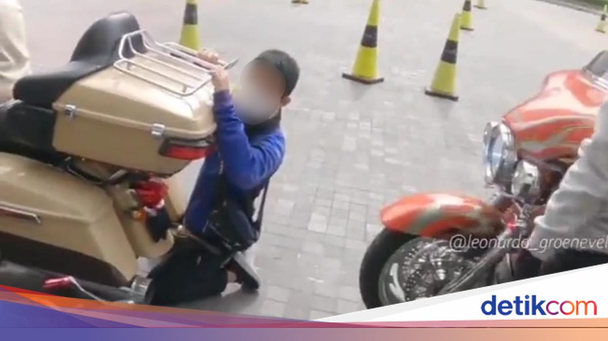 Indo Bokep Viral cowok Masukkan Kemaluan ke Knalpot Moge di Mal Jakpus