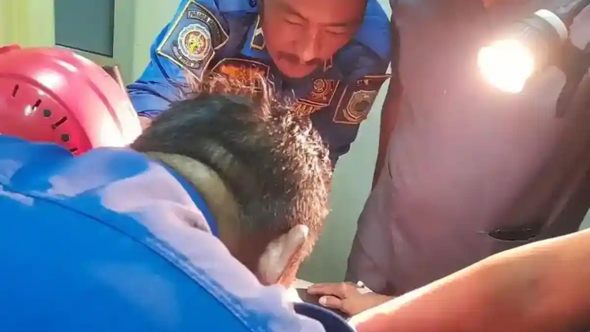 Indo Bokep RS Angkat Tangan, Pria Ini tiba ke Markas Damkar Minta Tolong Lepaskan Botol dari Kemaluan