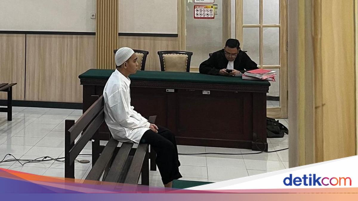 Indo Bokep Sales Pampers Elus Kemaluan di Hadapan 4 Siswi SMA Diadili PN Mojokerto