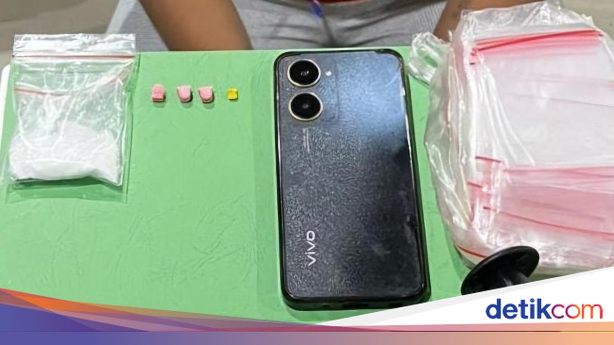 Indo Bokep arsip Sabu-Ekstasi di Kemaluan, 3 Wanita dan cowok di Pekanbaru Dibekuk
